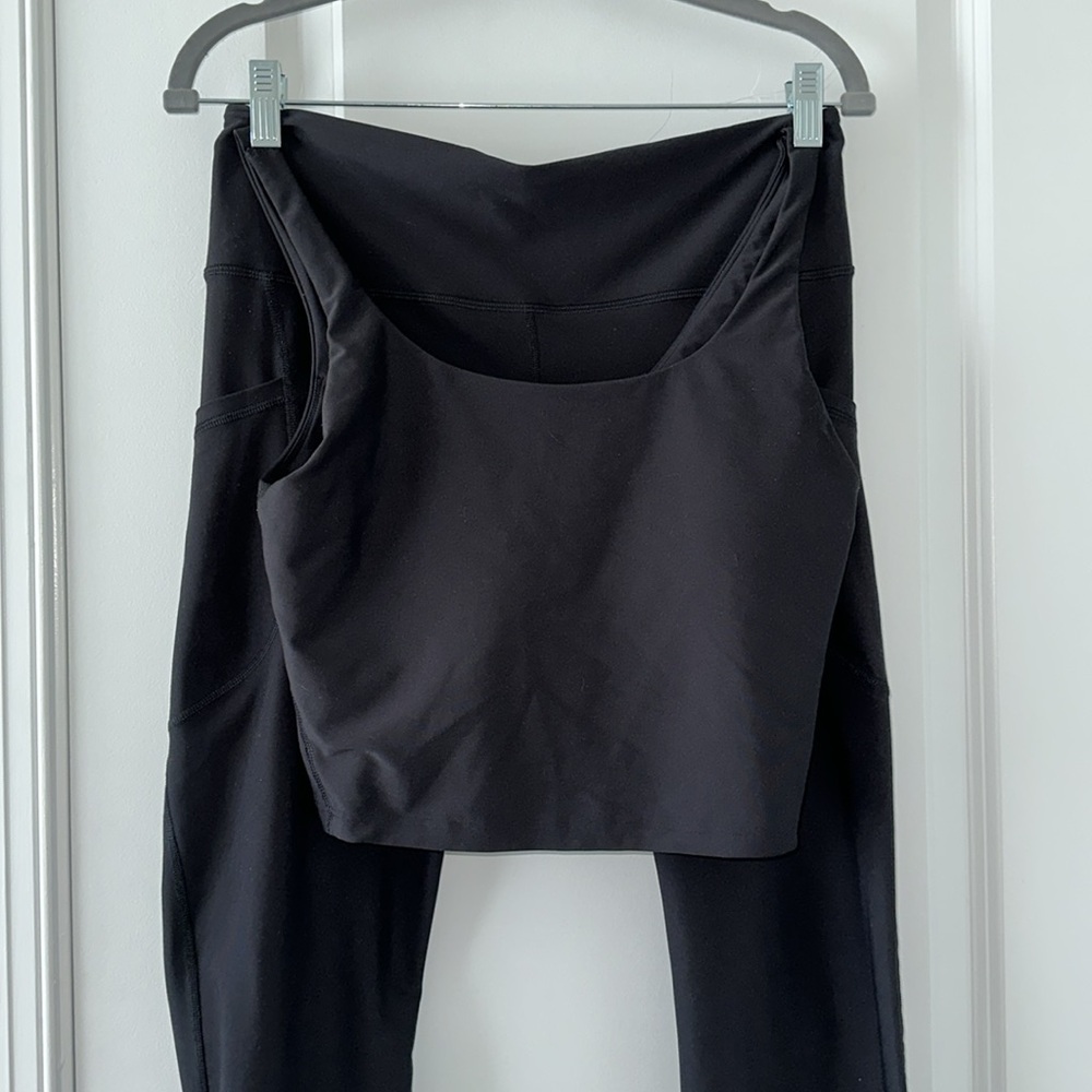Old Navy Powersoft Set - sports bra/capri high waist legging